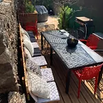Les Clapiers Avec Jacuzzi Et Riviere. Daire