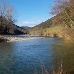 Les Clapiers Avec Jacuzzi Et Riviere. *