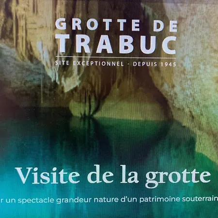 Les Clapiers Avec Jacuzzi Et Riviere.