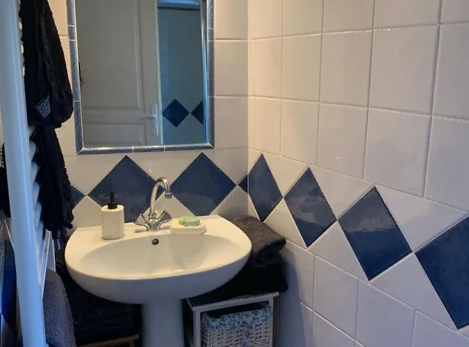 Les Clapiers Avec Jacuzzi Et Riviere. * Mialet