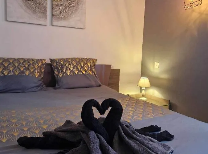 Les Clapiers Avec Jacuzzi Et Riviere. アパート Mialet